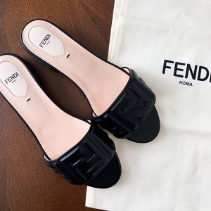 FENDI Promenade FF Leather Slide Sandals, Black
